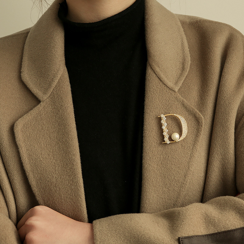 Luxury Rhinestone Letter D Bro - Embroidery Letter M 评论和价格