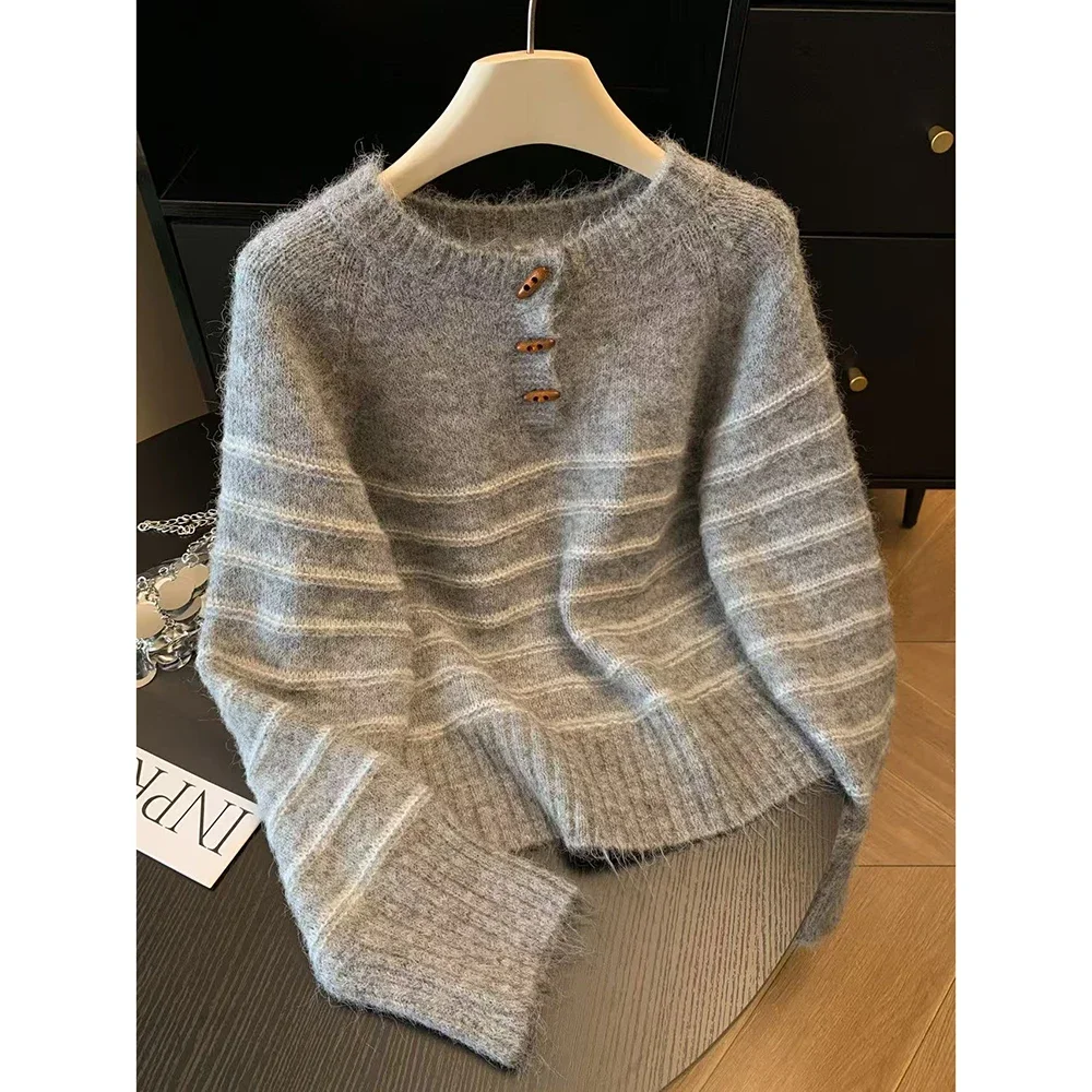 Autumn Winter Women's Striped  - Embroidery Shirt 评论和价格