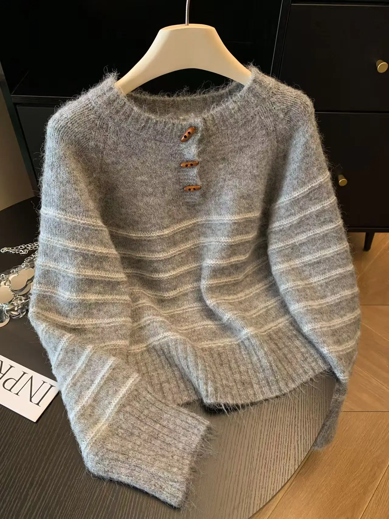 Autumn Winter Women's Striped  - Embroidery Shirt 评论和价格