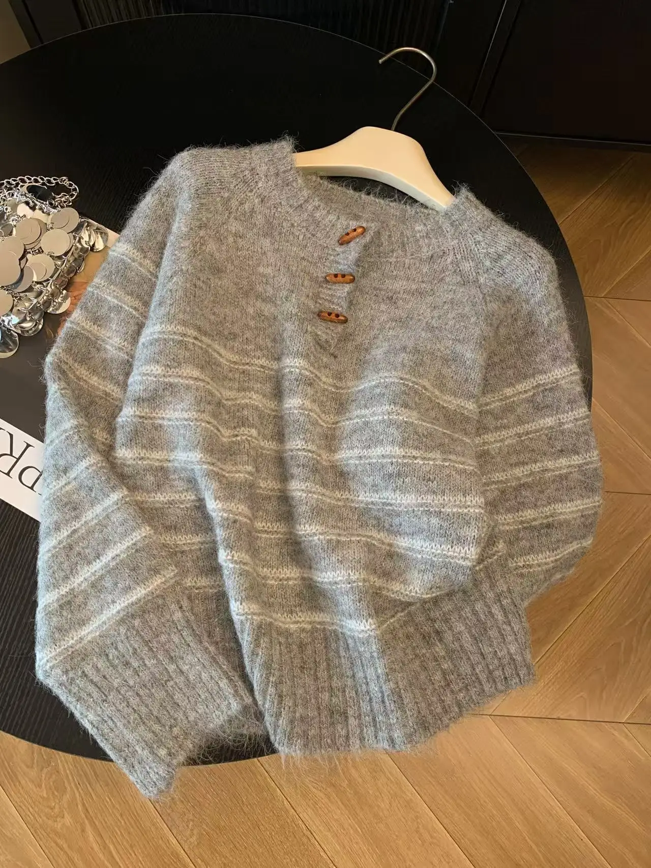 Autumn Winter Women's Striped  - Embroidery Shirt 评论和价格