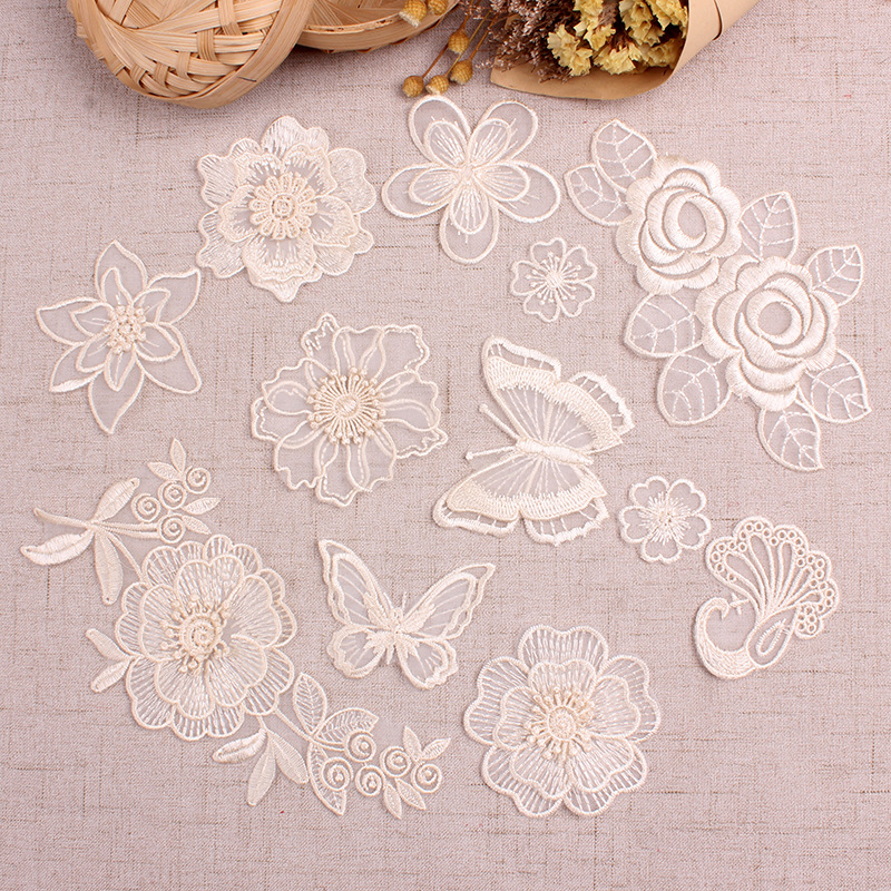 Beige Lace Peacock Butterfly P - Embroidery Letter M 评论和价格