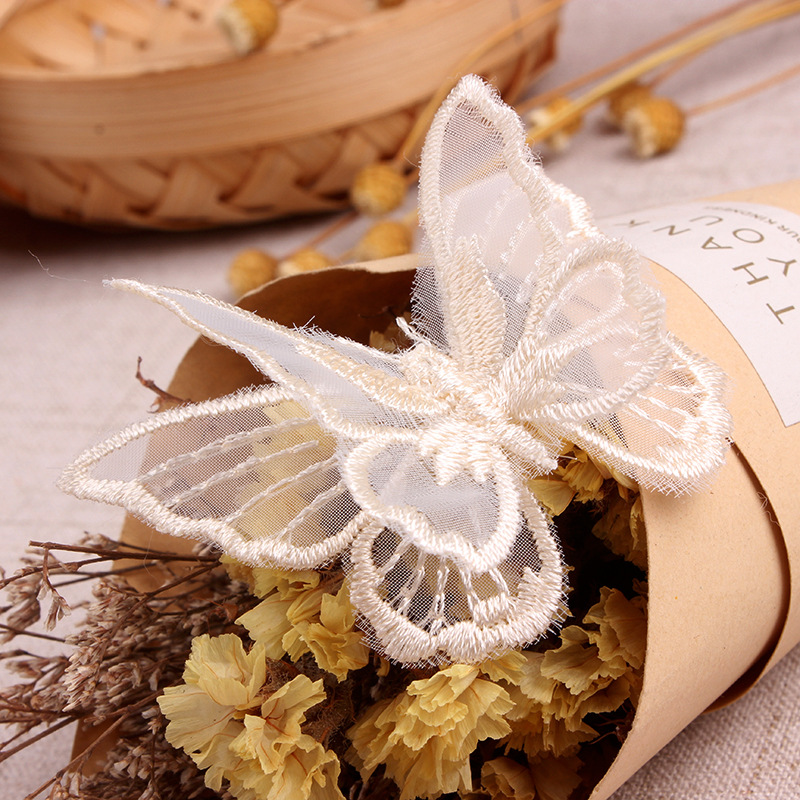 Beige Lace Peacock Butterfly P - Embroidery Letter M 评论和价格